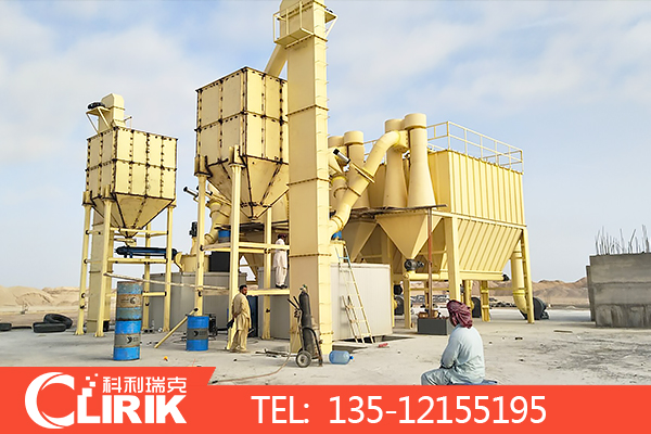 硅灰石超細(xì)磨粉機(jī)現(xiàn)場(chǎng)圖 硅灰石超細(xì)磨粉機(jī)現(xiàn)場(chǎng)圖